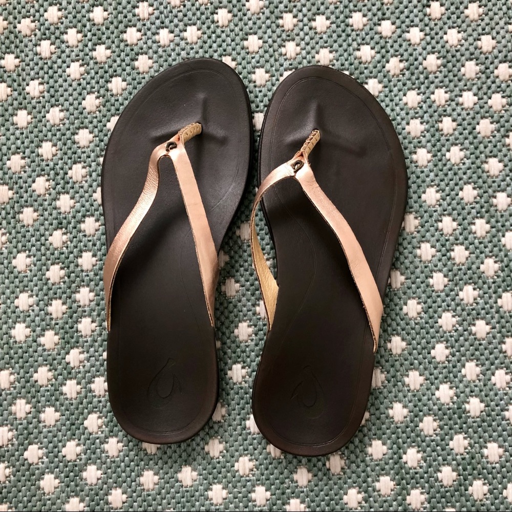 Like New OluKai Flip Flop Sandals Leather Strap